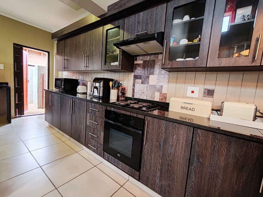 4 Bedroom Property for Sale in Grimbeeck Park North West